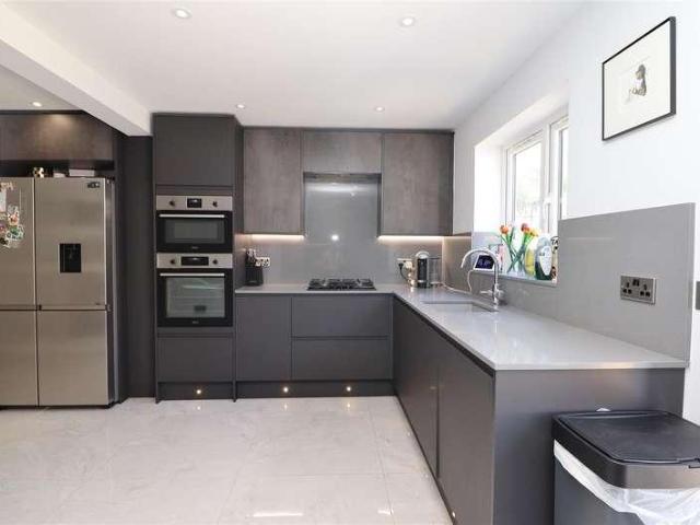 House for sale in Elstree and Borehamwood, Borehamwood