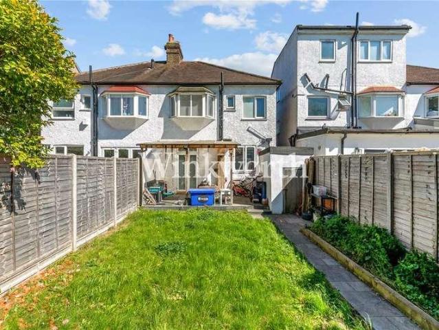 House for sale in Bowes, Greater London