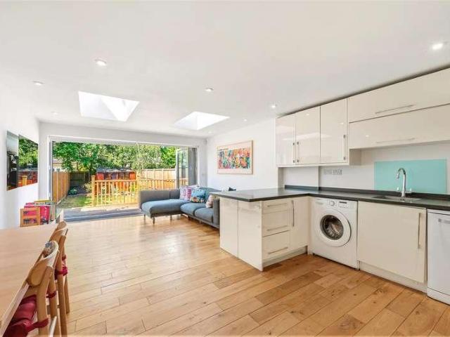 House for sale in London Borough of Merton, Raynes Park