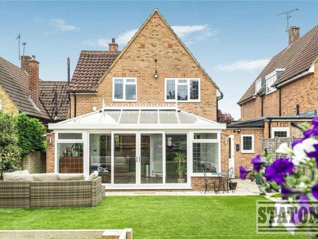 House for sale in Woodside Park, Greater London