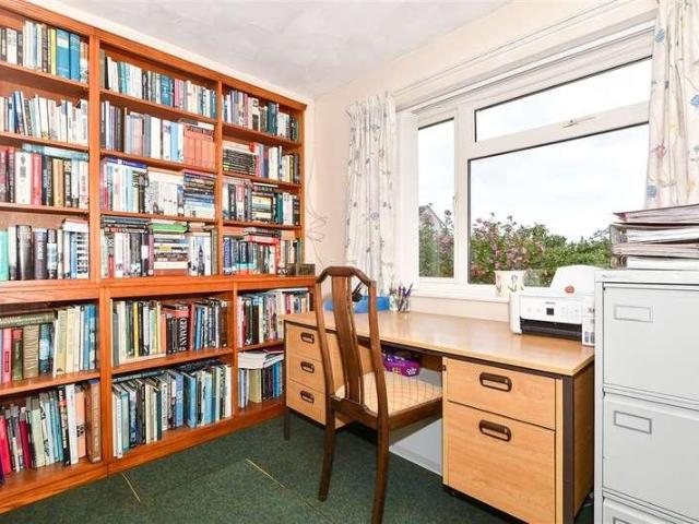 House for sale in Allington, Midway