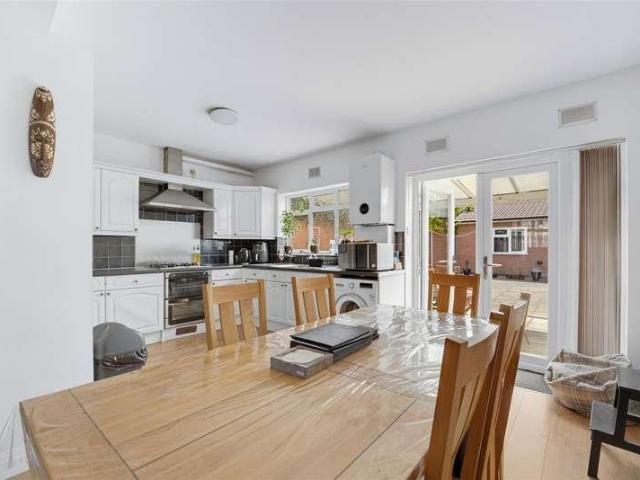 House for sale in London Borough of Ealing, Greenford