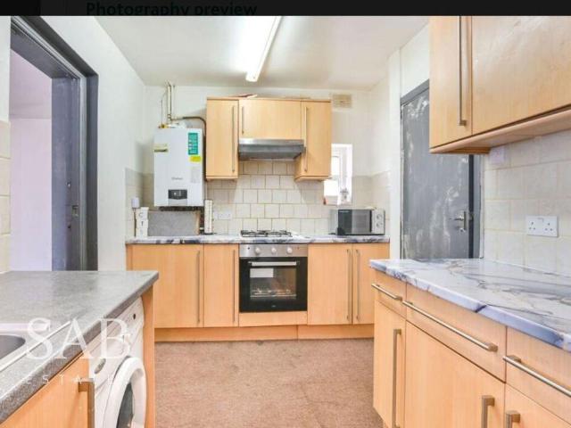 House for sale in London Borough of Ealing, Perivale