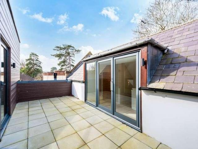 House for sale in Stoneleigh, Ewell
