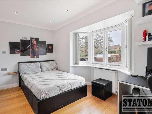 House for sale in Oakmere, Potters Bar