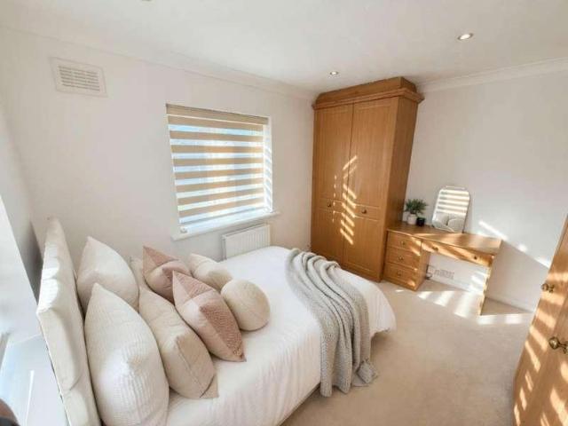 House for sale in Elstree and Borehamwood, Borehamwood