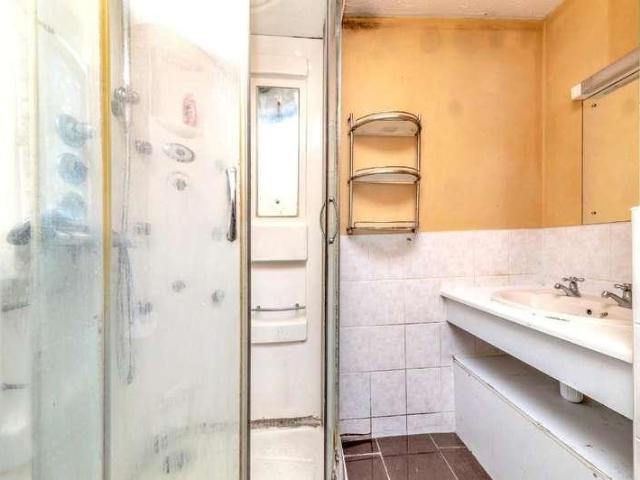 House for sale in Harrowden, Bedford