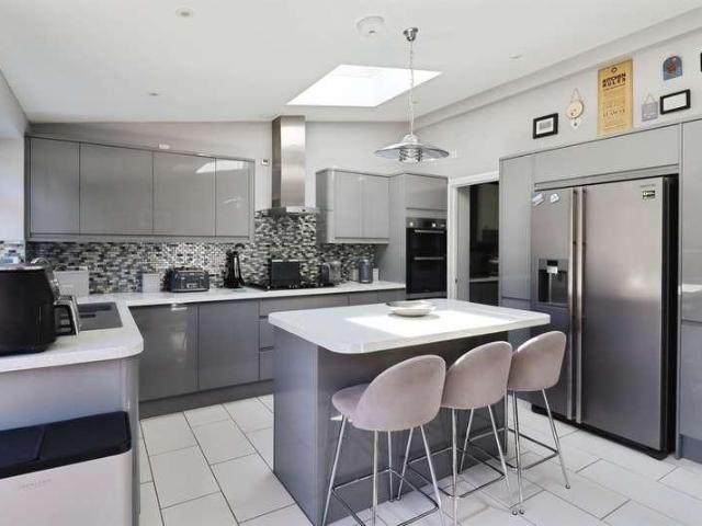 House for sale in Marshfield, Wales