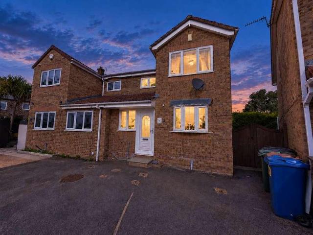 House for sale in Mapplewell, Barnsley