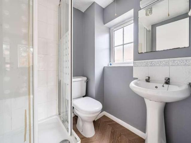 House for sale in Bishop's Cleeve, Tewkesbury