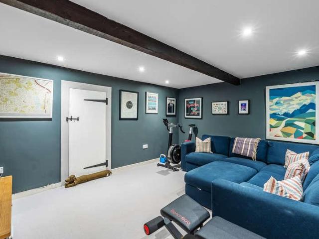 House for sale in Oxted, Hillview