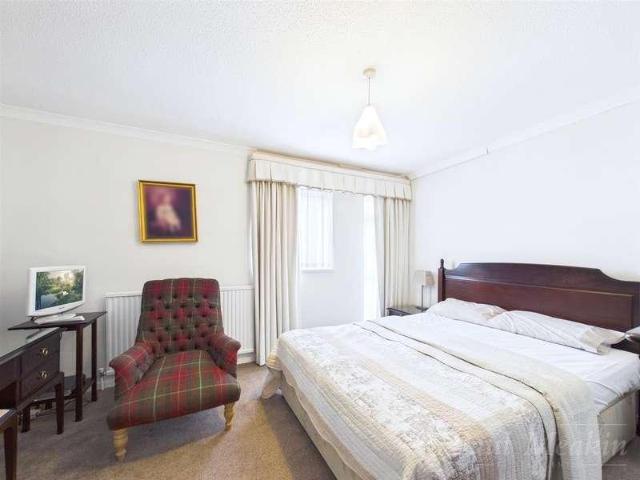 House for sale in London Borough of Croydon, Forestdale