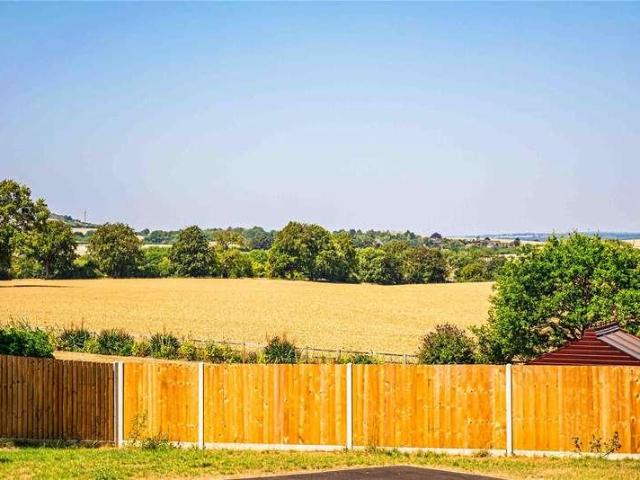 House for sale in Whipsnade, Central Bedfordshire