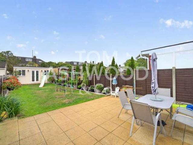 House for sale in London Borough of Redbridge, Greater London
