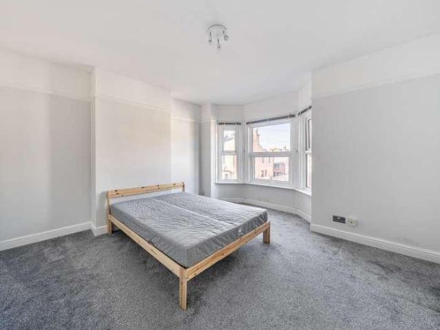 House for sale in Battle, Reading