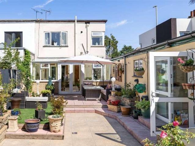 House for sale in Oadby, Leicestershire