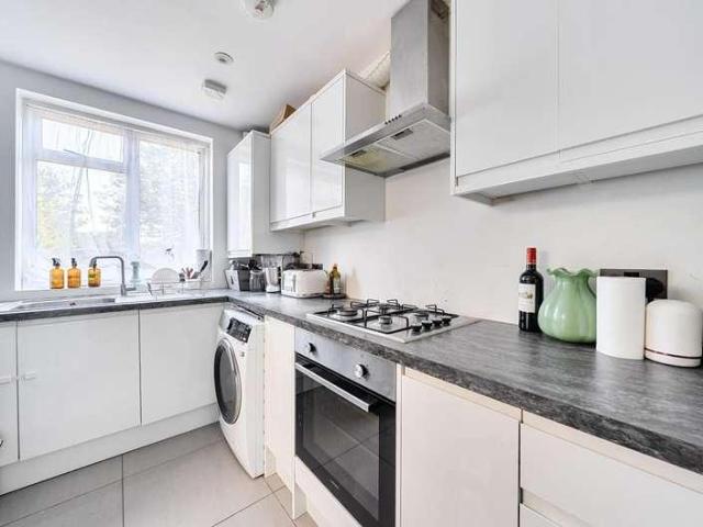 House for sale in Little Stanmore, Greater London