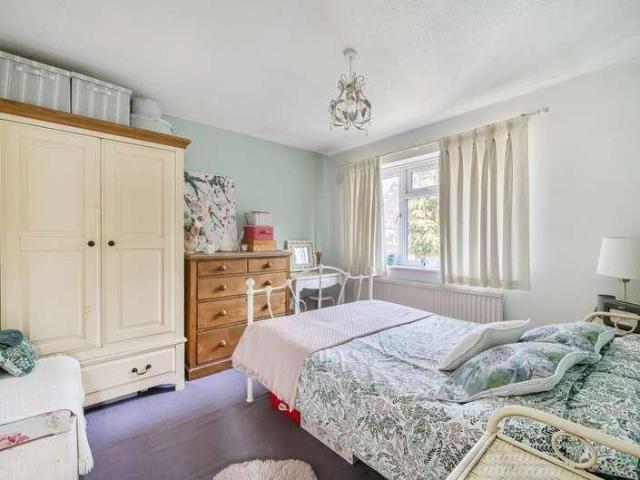 House for sale in Battle, Reading