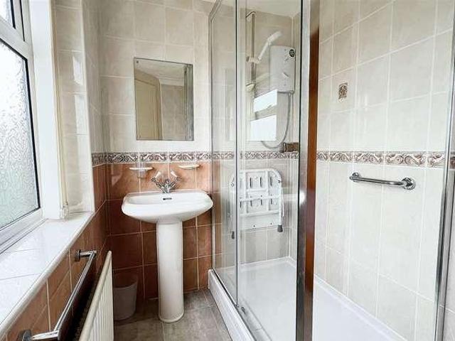 House for sale in Huddersfield, Skelmanthorpe