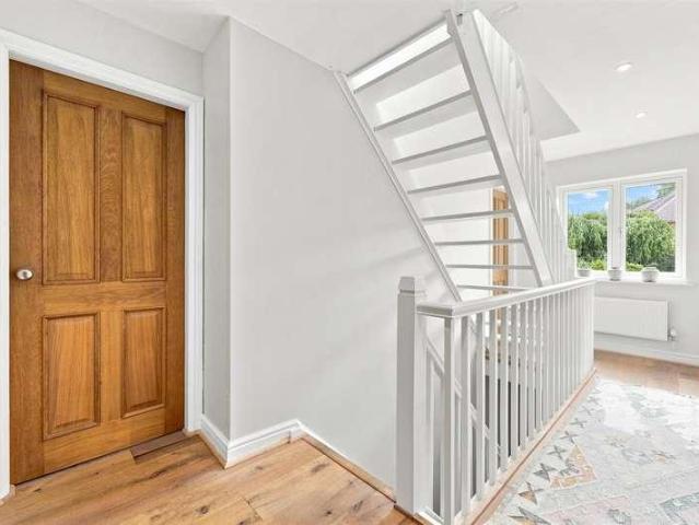 House for sale in Sutton