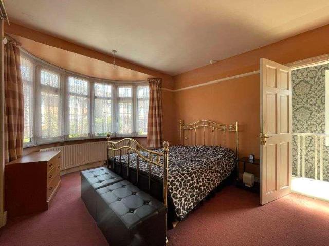 House for sale in Luton, Round Green