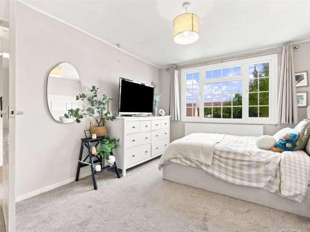 House for sale in Stroud Green, Barling