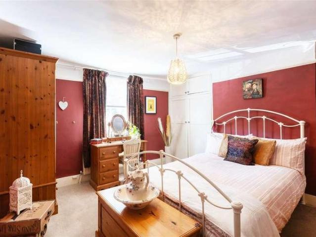 House for sale in The Butts, Kent