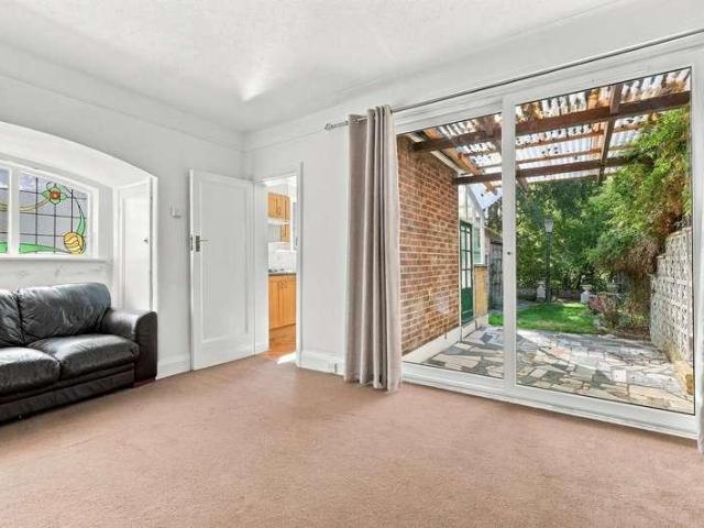 House for sale in Upper Walthamstow, Greater London