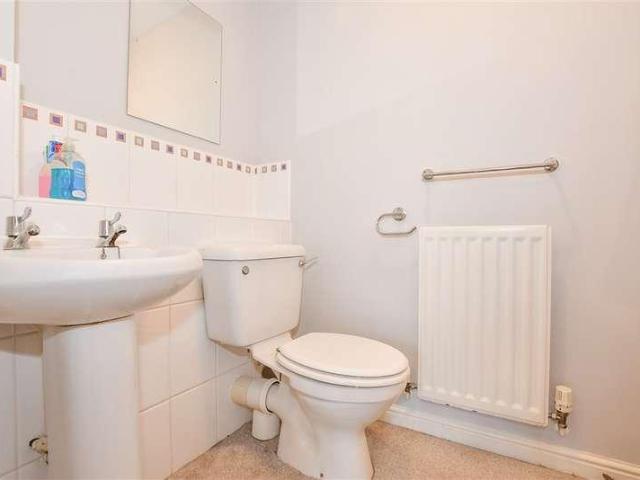 House for sale in Allington, Midway