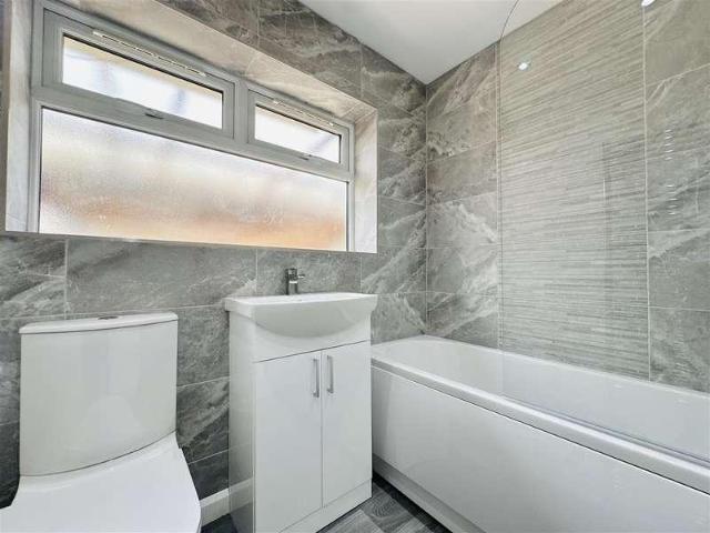House for sale in Old Wharf, City Of Leicester
