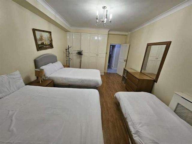 Flat for sale in Marylebone, Greater London