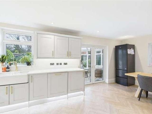 House for sale in Heol-las, Surrey