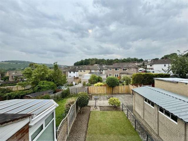 House for sale in Huddersfield, Waterloo