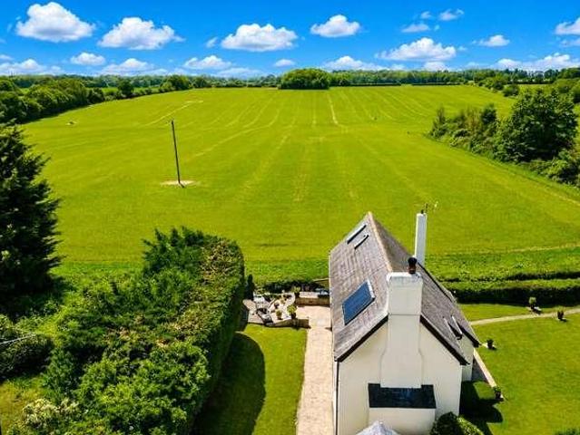 House for sale in Gaddesden Row, Pouchen End