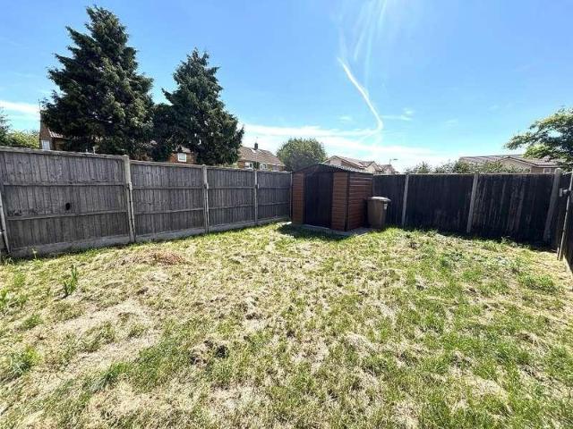 House for sale in Spring Park, Luton