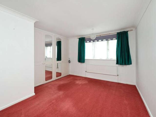 House for sale in Frogmore, Hart