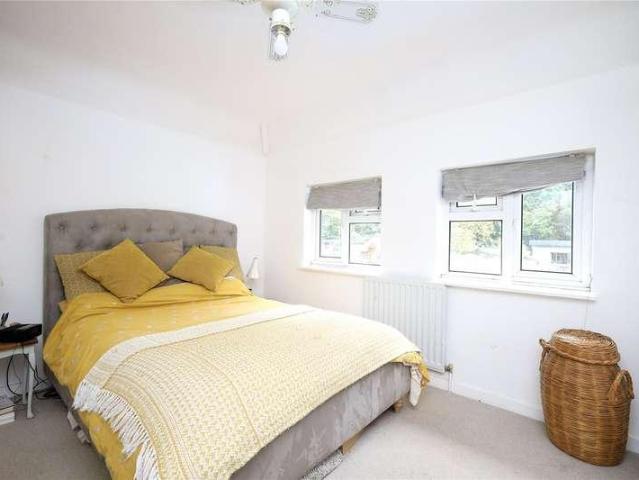House for sale in Fole, Surrey