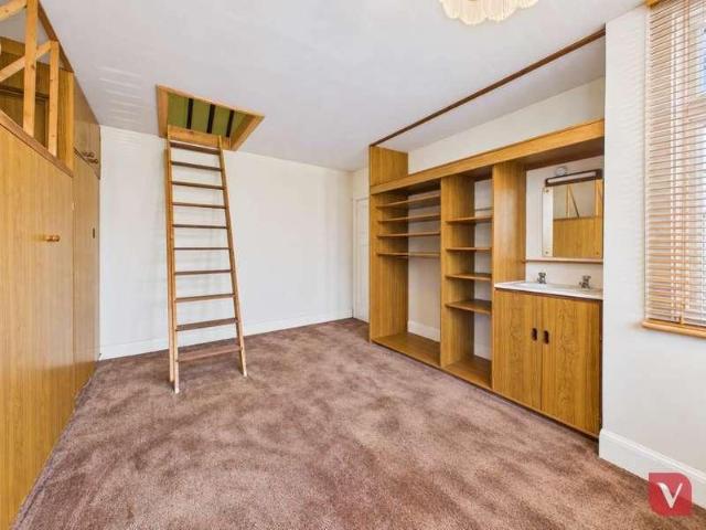 House for sale in Biscot, Luton