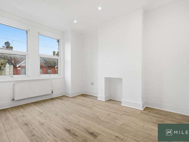 House for sale in Harlesden, Greater London