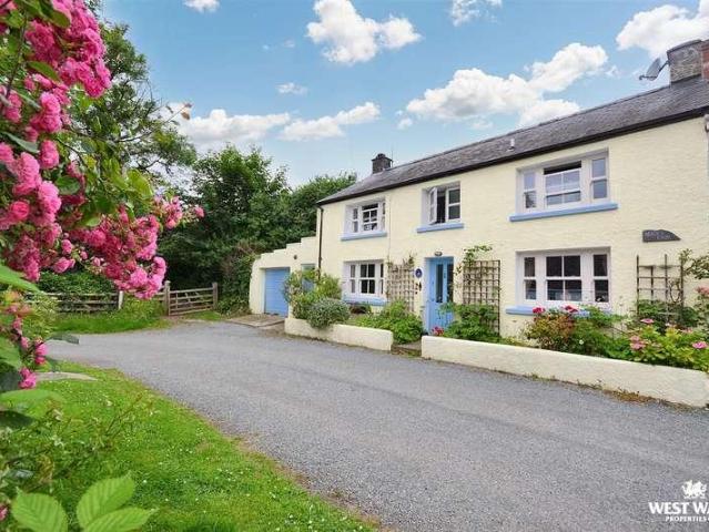 House for sale in Dinas Cross