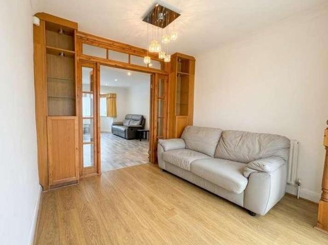 House for sale in Broadfields, Greater London
