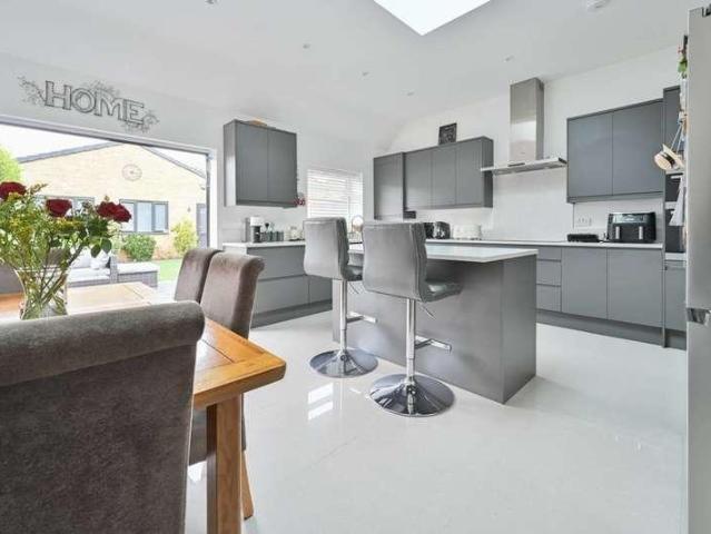 House for sale in Watford, Kingswood