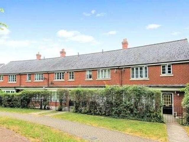 House for sale in Little Stanmore, Greater London
