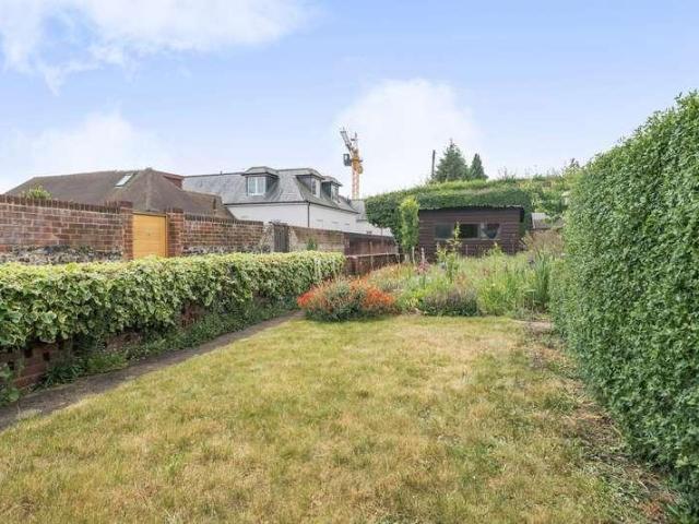 House for sale in Fole, Surrey