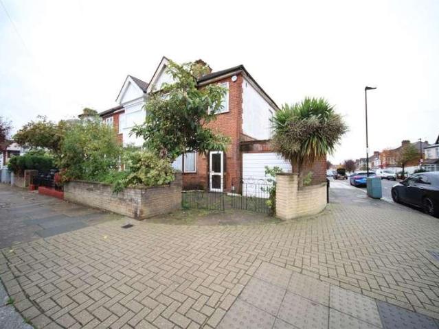 House for sale in Scotch Estate, Greater London