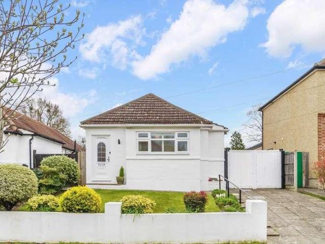 House for sale in Manor Park, Epsom