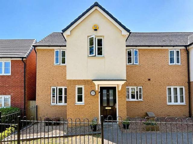 House for sale in Holybrook, Reading