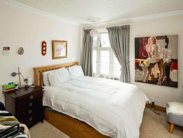 House for sale in Burnt Oak, Greater London