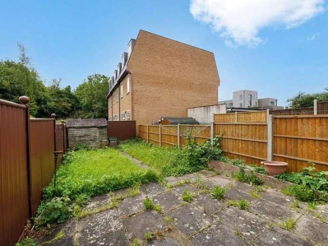 House for sale in Lane, Greater London