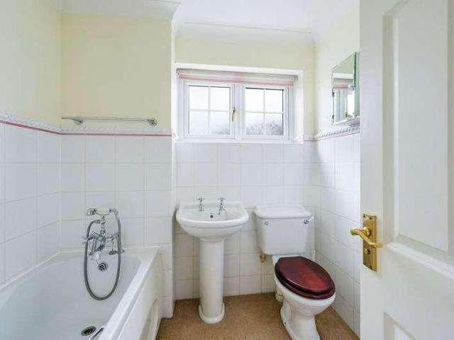House for sale in Hillview, Surrey